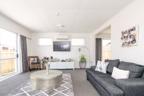 Photo of property in 43b Abraham Crescent, Milson, Palmerston North, 4414