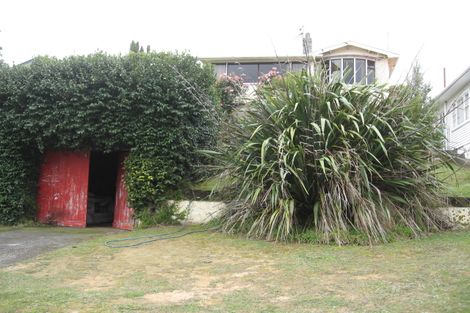 Photo of property in 17 Burrows Avenue, Karori, Wellington, 6012