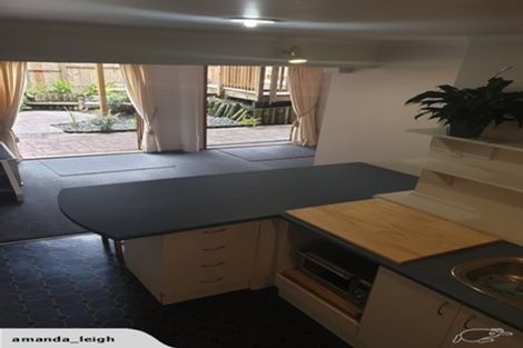 Photo of property in 87 Kauri Point Road, Laingholm, Auckland, 0604