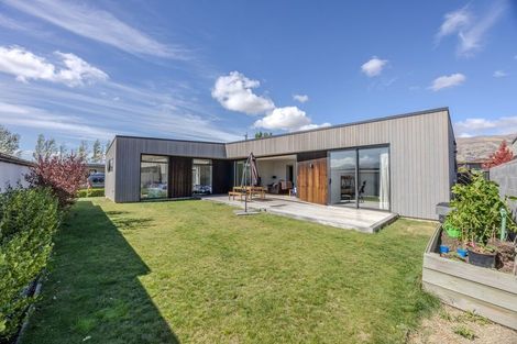 Photo of property in 18 Stackbrae Avenue, Wanaka, 9305