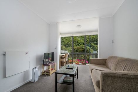 Photo of property in 2/1 Angle Street, Picton, 7220
