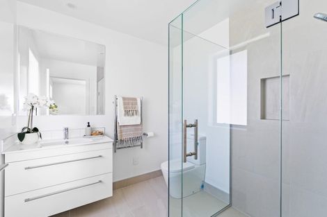 Photo of property in 104 Kaurinui Crescent, One Tree Point, 0118