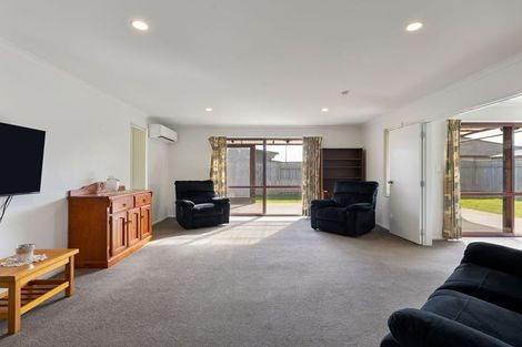 Photo of property in 16 Orlando Way, Kelvin Grove, Palmerston North, 4414