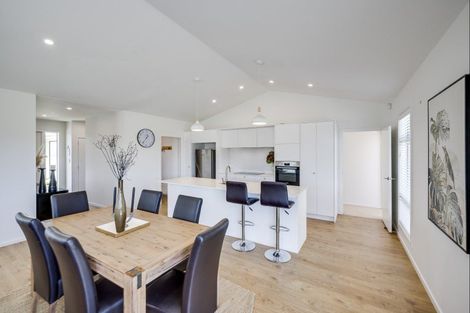 Photo of property in 17 Rangataiki Place, Te Awa, Napier, 4110