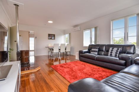 Photo of property in 30 Woodglen Road, Glen Eden, Auckland, 0602