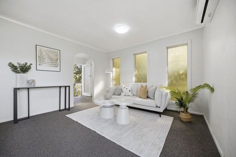 Photo of property in 1/9 Phillipa Place, Browns Bay, Auckland, 0630