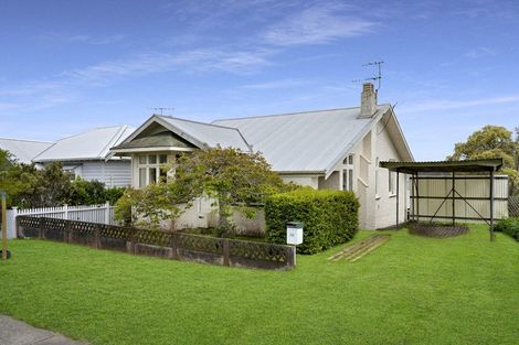 Photo of property in 16 Egremont Street, Belmont, Auckland, 0622