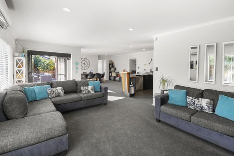 Photo of property in 25 Croftview Road, Wattle Downs, Auckland, 2103