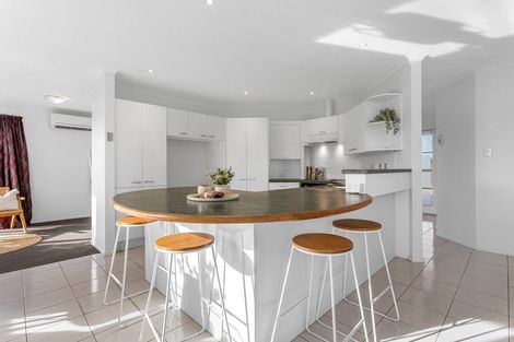 Photo of property in 32 Broadhaven Avenue, Parklands, Christchurch, 8083