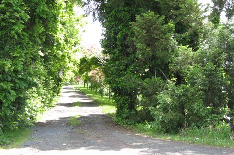 Photo of property in 251 Boord Crescent, Kumeu, 0891