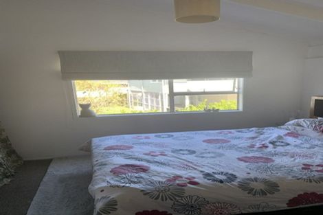 Photo of property in 1/32 Knightsbridge Drive, Forrest Hill, Auckland, 0620