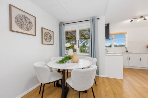 Photo of property in 27a Langton Road, Stanmore Bay, Whangaparaoa, 0932