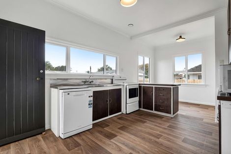 Photo of property in 7 Tarahua Road, Vogeltown, New Plymouth, 4310