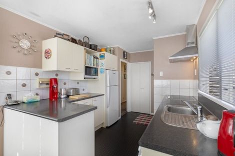 Photo of property in 10 Firle Place, Green Bay, Auckland, 0604