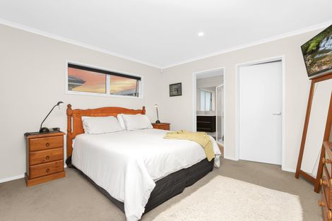 Photo of property in 12 Lombardia Way, Karaka, Papakura, 2113