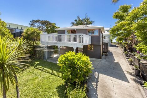 Photo of property in 2/43 Rawene Road, Birkenhead, Auckland, 0626