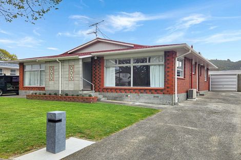Photo of property in 2 Ferretti Grove, Avalon, Lower Hutt, 5011