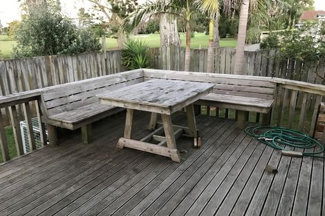 Photo of property in 2/133 Carnoustie Drive, Wattle Downs, Auckland, 2103