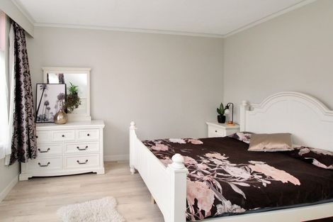 Photo of property in 64 Allardice Street, Dannevirke, 4930