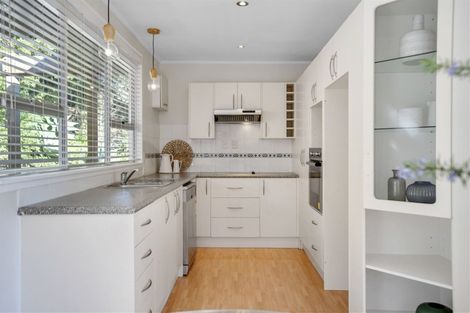 Photo of property in 18 Vonnell Place, Birkdale, Auckland, 0626