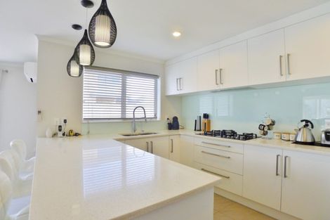Photo of property in 4 Iwinuku Crescent, Wattle Downs, Auckland, 2103