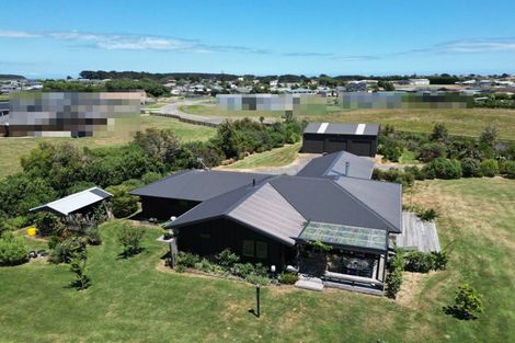 Photo of property in 9 Lakeview Drive, Foxton Beach, Foxton, 4815