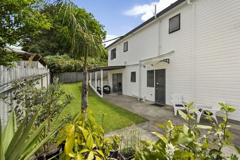 Photo of property in 2/26 Blenheim Street, Glenfield, Auckland, 0629