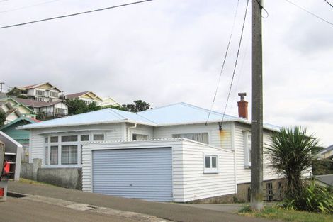 Photo of property in 18 Milne Terrace, Island Bay, Wellington, 6023