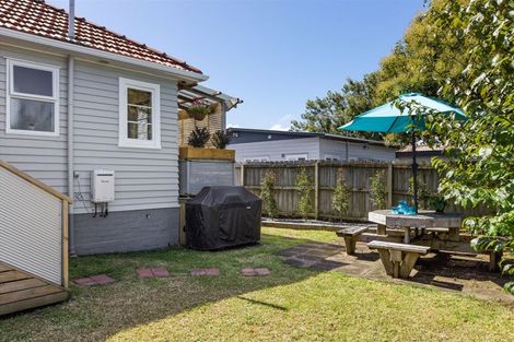 Photo of property in 2/13 Salisbury Road, Birkdale, Auckland, 0626