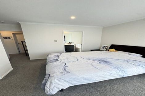 Photo of property in 16 Whiri Lane, Hobsonville, 0616