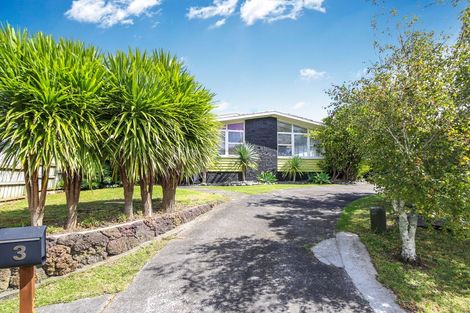 Photo of property in 3 Crompton Road, Massey, Auckland, 0614