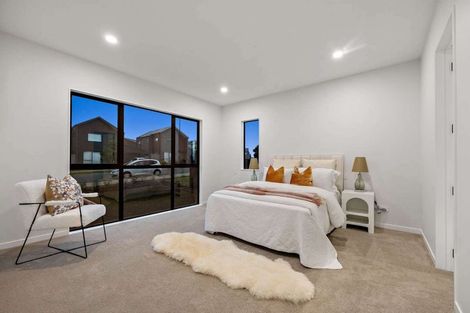 Photo of property in 32 Parkmore Drive, Rosehill, Papakura, 2113