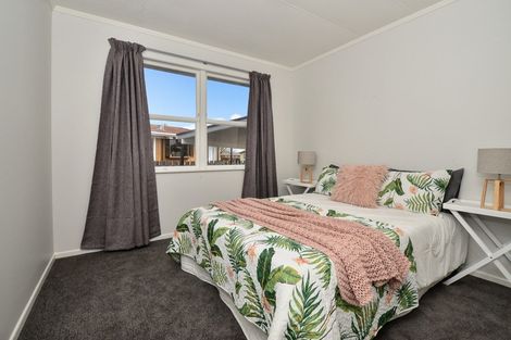 Photo of property in 10 Bremridge Place, Melville, Hamilton, 3206