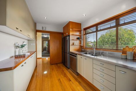 Photo of property in 11 Cheriton Road, Mellons Bay, Auckland, 2014