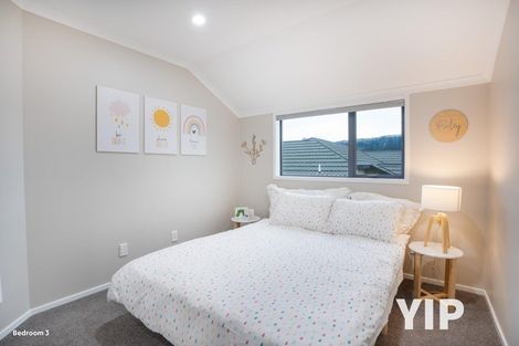 Photo of property in 140 Woodman Drive, Tawa, Wellington, 5028