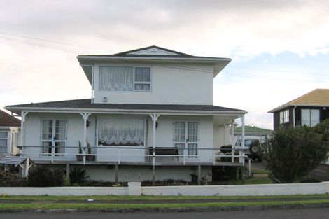 Photo of property in 1/422 Old Te Atatu Road, Te Atatu Peninsula, Auckland, 0610