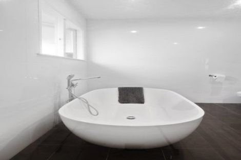 Photo of property in 18a Tiroroa Avenue, Te Atatu South, Auckland, 0610