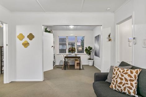 Photo of property in 18 Crawford Avenue, Mangere Bridge, Auckland, 2022