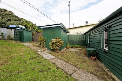 Photo of property in 105 Marine Parade North, Piha, 0772