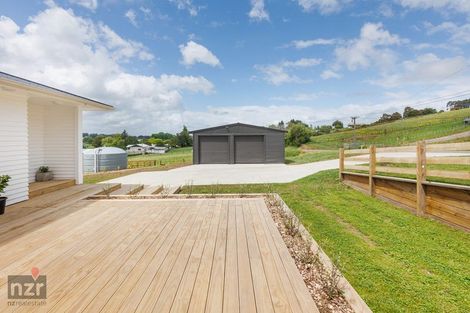 Photo of property in 100 Hastings Street, Halcombe, 4779