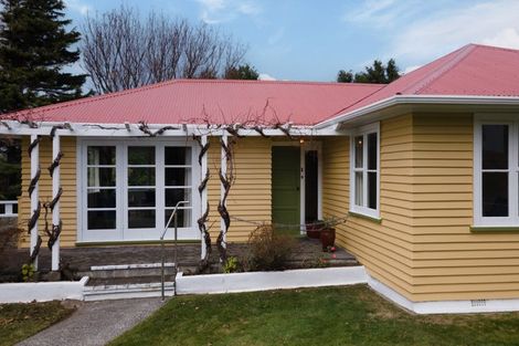 Photo of property in 1 Tainui Terrace, Tawa, Wellington, 5028