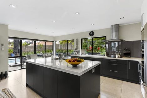 Photo of property in 29 Wiltshire Place, Somerville, Auckland, 2014