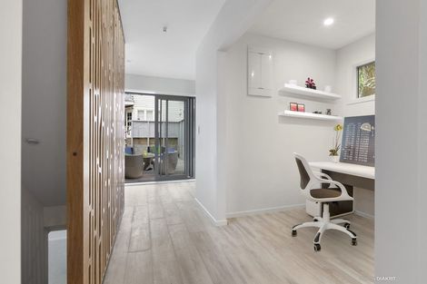 Photo of property in 83a Nevay Road, Miramar, Wellington, 6022