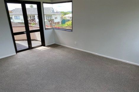 Photo of property in 2/12 Bradbury Road, Botany Downs, Auckland, 2010