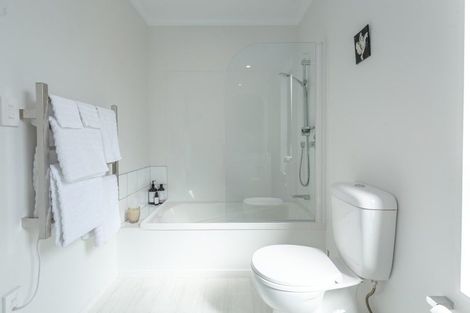 Photo of property in 24 Kempton Street, Greytown, 5712