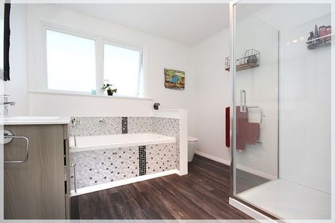 Photo of property in 132 Takapu Road, Manakau, Levin, 5573