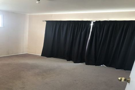 Photo of property in 2/133 Edgewater Drive, Pakuranga, Auckland, 2010