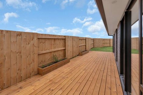 Photo of property in 15 Te Taniwha Road, One Tree Point, 0118