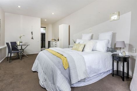 Photo of property in 208 Beach Haven Road, Beach Haven, Auckland, 0626