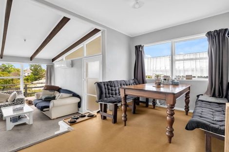 Photo of property in 18a Sylvan Crescent, Te Atatu South, Auckland, 0610